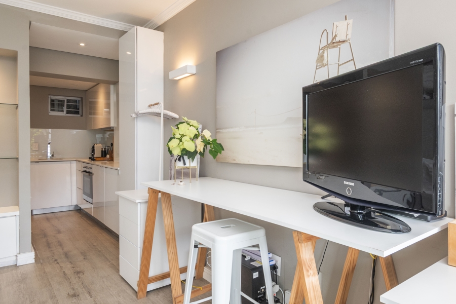To Let 1 Bedroom Property for Rent in Clifton Western Cape